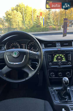 Універсал Skoda Superb 2012 в  фото 15 Універсал Skoda Superb 2012 в