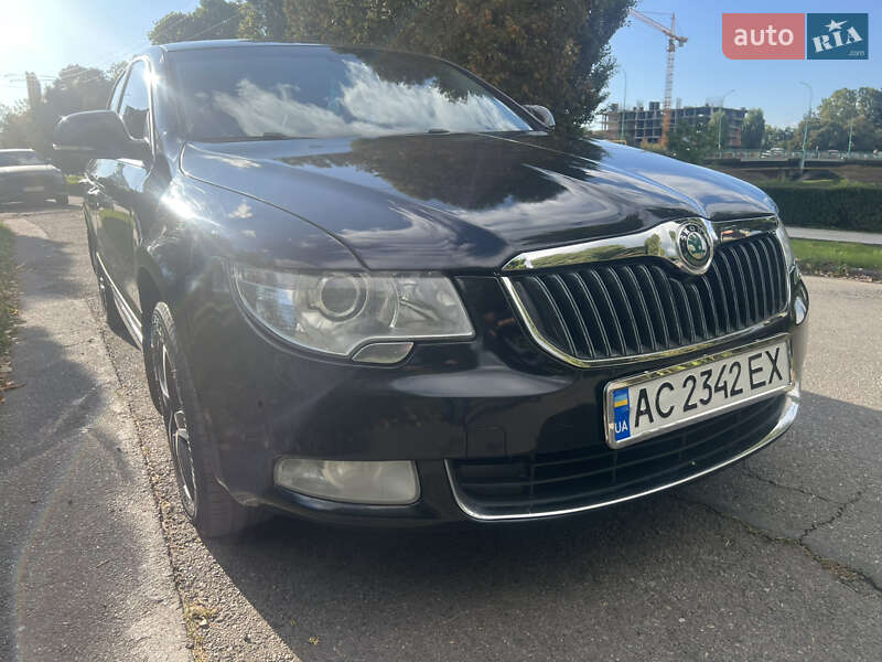 Лифтбек Skoda Superb 2013 в 