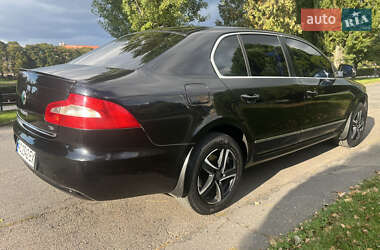 Лифтбек Skoda Superb 2013 в 
