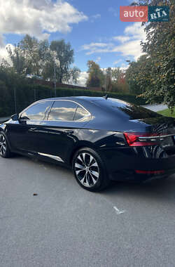 Лифтбек Skoda Superb 2019 в 