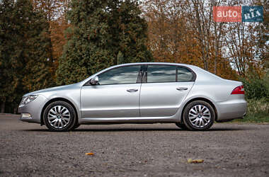 Лифтбек Skoda Superb 2012 в 