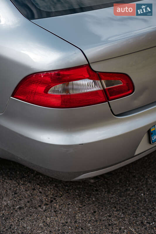 Лифтбек Skoda Superb 2012 в Бурштыне