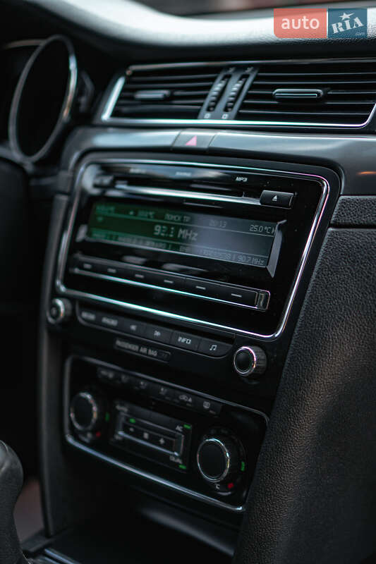 Лифтбек Skoda Superb 2012 в Бурштыне