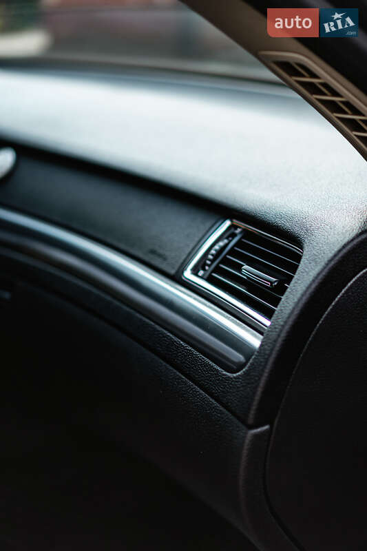 Лифтбек Skoda Superb 2012 в Бурштыне