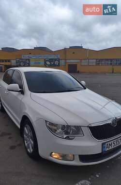 Лифтбек Skoda Superb 2011 в 