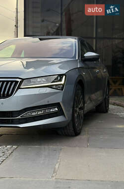 Лифтбек Skoda Superb 2022 в 