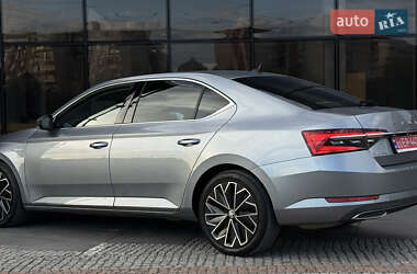 Лифтбек Skoda Superb 2022 в 