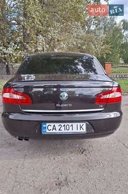 Лифтбек Skoda Superb 2013 в 