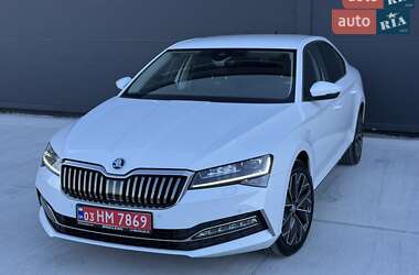 Лифтбек Skoda Superb 2022 в 