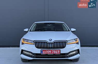 Лифтбек Skoda Superb 2022 в 