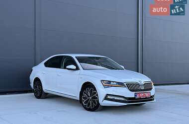 Лифтбек Skoda Superb 2022 в 