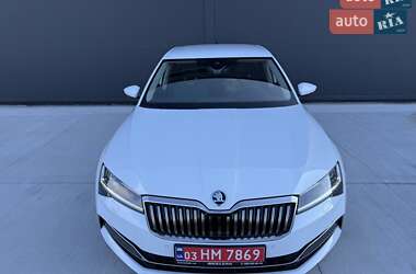 Лифтбек Skoda Superb 2022 в 