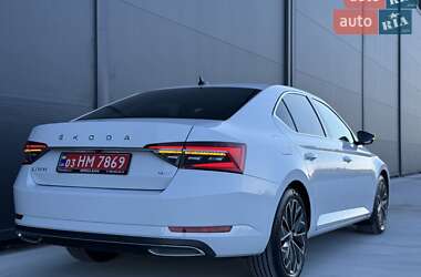 Лифтбек Skoda Superb 2022 в 