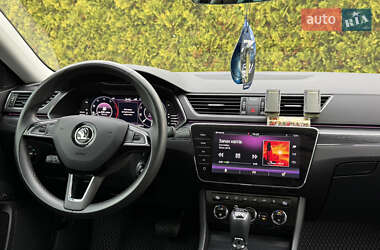 Лифтбек Skoda Superb 2019 в 