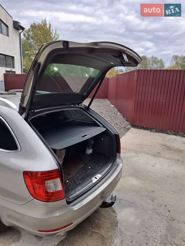 Универсал Skoda Superb 2011 в Бурштыне