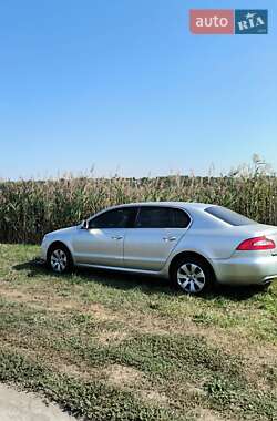 Лифтбек Skoda Superb 2011 в 