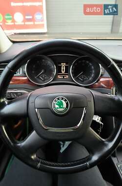 Лифтбек Skoda Superb 2011 в 