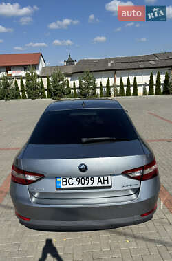 Лифтбек Skoda Superb 2016 в 