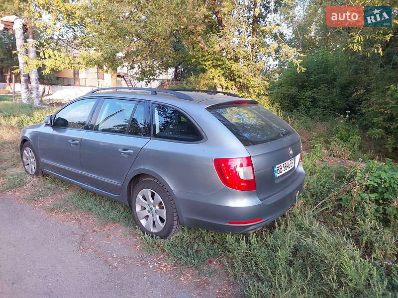 Універсал Skoda Superb 2012 в Дніпрі