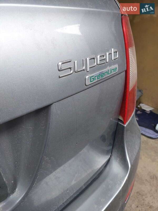 Універсал Skoda Superb 2012 в Дніпрі