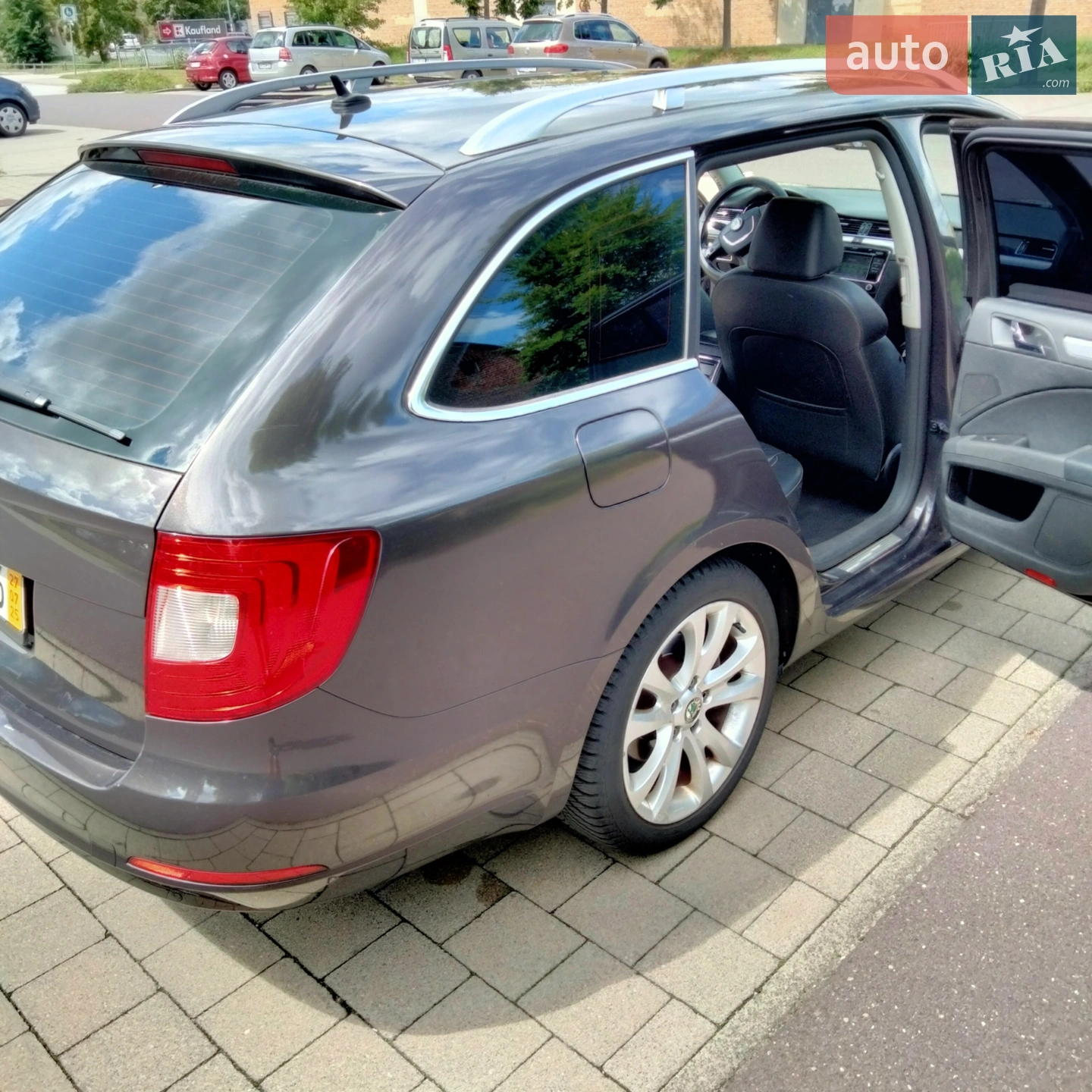 2010 Skoda Superb - мініатюра 14