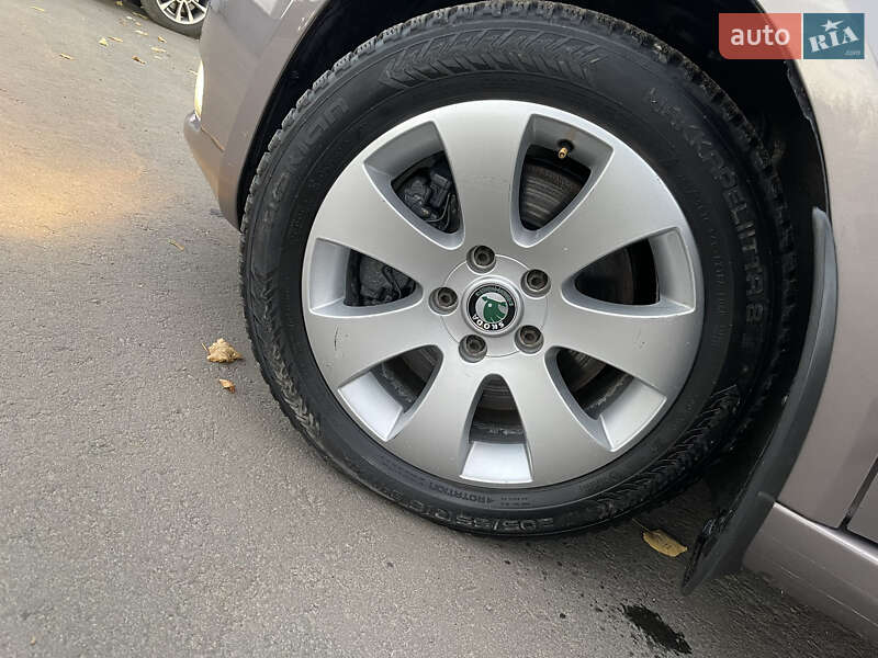 Універсал Skoda Superb 2012 в Рівному