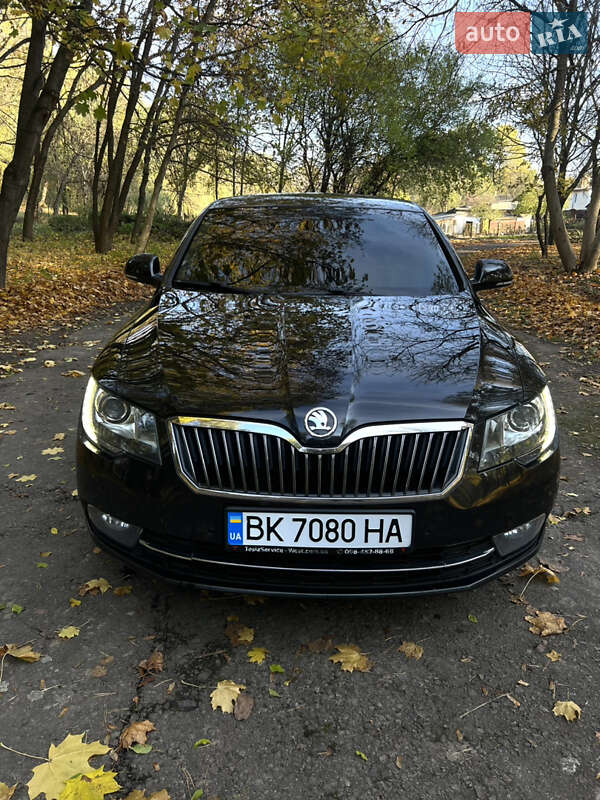 Ліфтбек Skoda Superb 2015 в  фото Ліфтбек Skoda Superb 2015 в