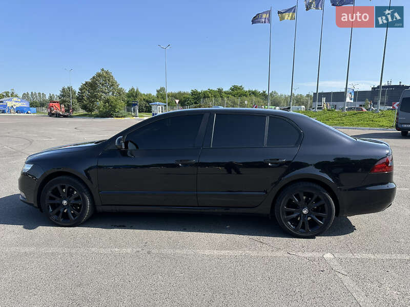 Лифтбек Skoda Superb 2012 в Львове