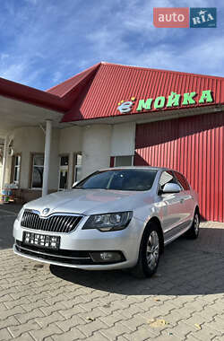 Лифтбек Skoda Superb 2013 в Черновцах