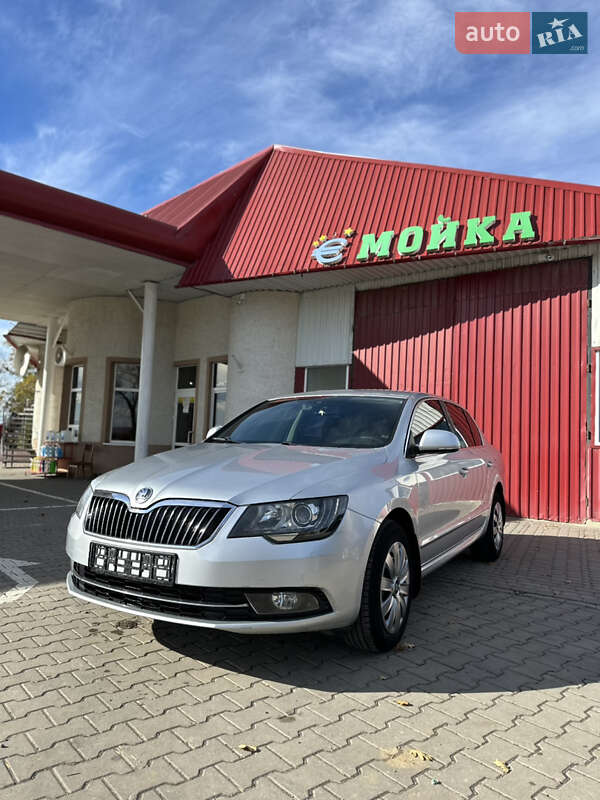 Лифтбек Skoda Superb 2013 в Черновцах