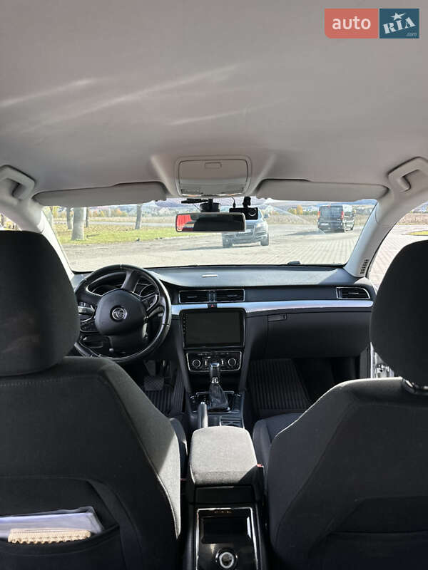 Лифтбек Skoda Superb 2013 в Черновцах