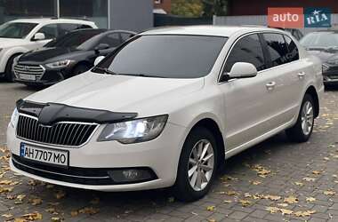 Лифтбек Skoda Superb 2013 в 