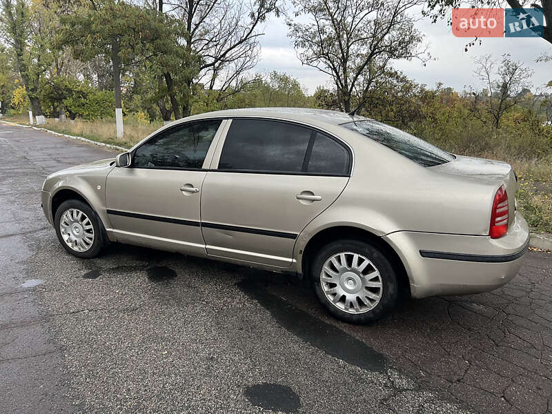 Ліфтбек Skoda Superb 2006 в Дніпрі