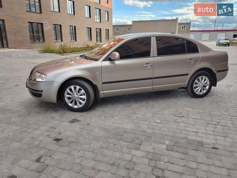 Лифтбек Skoda Superb 2007 в Нетешине