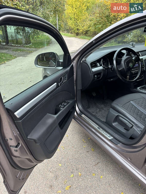 Универсал Skoda Superb 2010 в Ивано-Франковске