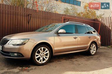 Универсал Skoda Superb 2014 в Киеве
