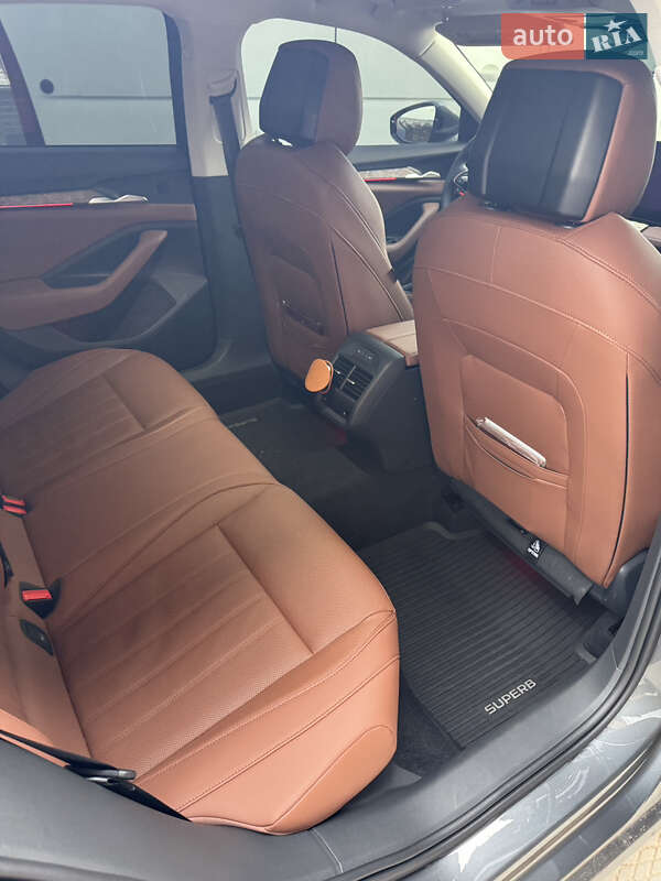 Лифтбек Skoda Superb 2025 в Киеве