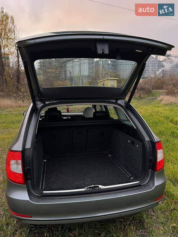 Универсал Skoda Superb 2011 в Староконстантинове