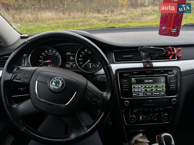 Универсал Skoda Superb 2011 в Староконстантинове
