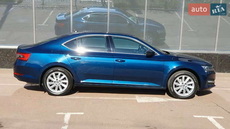 Лифтбек Skoda Superb 2021 в Киеве