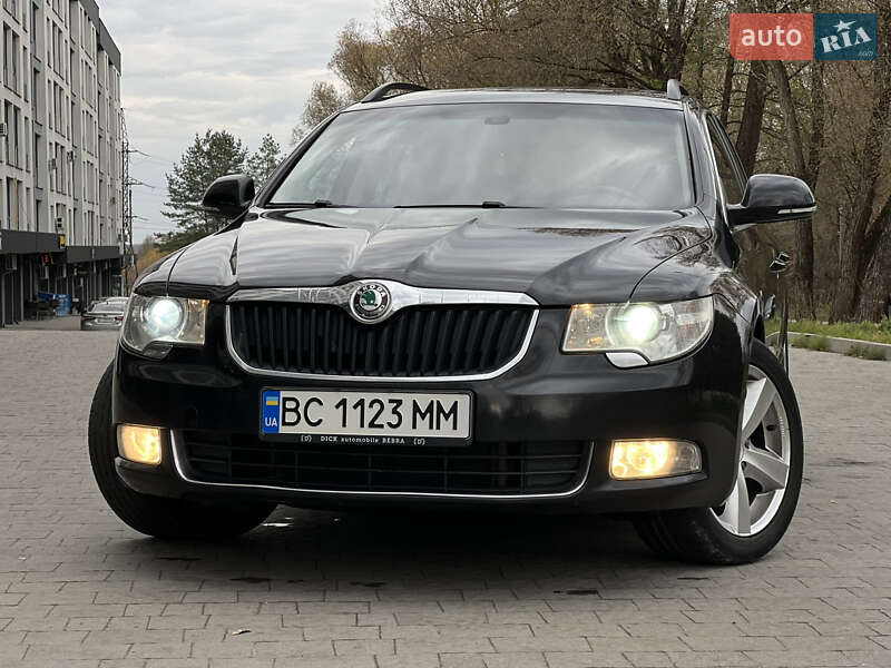 Универсал Skoda Superb 2012 в Новояворовске