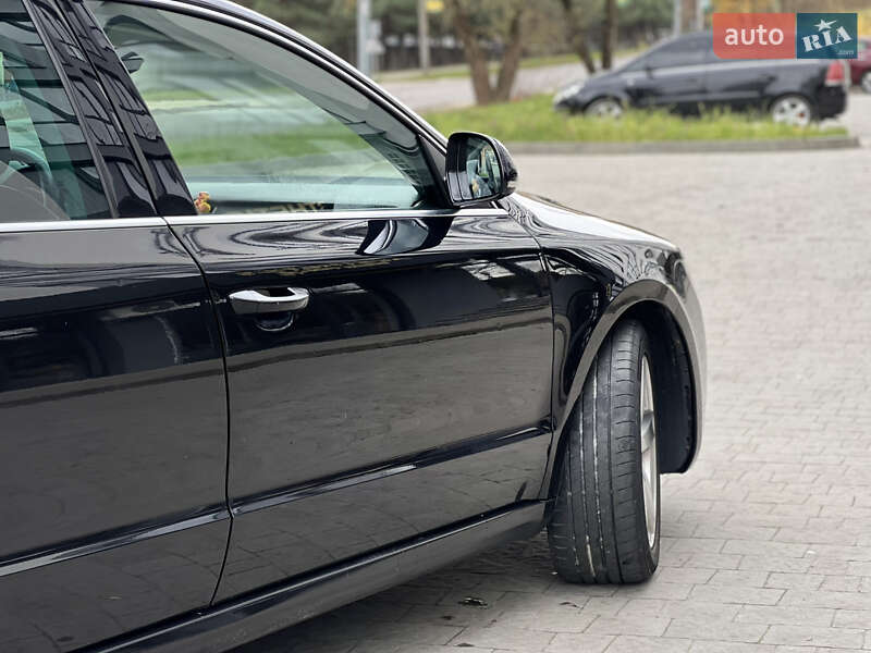 Универсал Skoda Superb 2012 в Новояворовске