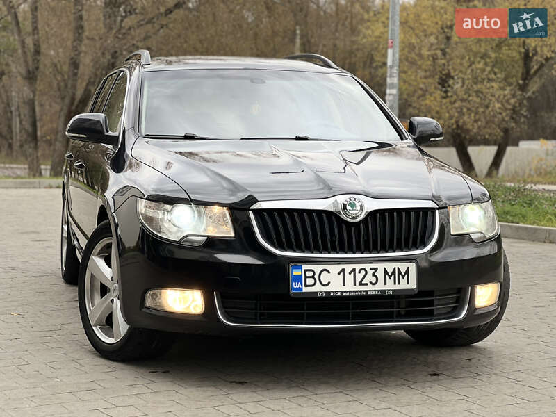 Универсал Skoda Superb 2012 в Новояворовске