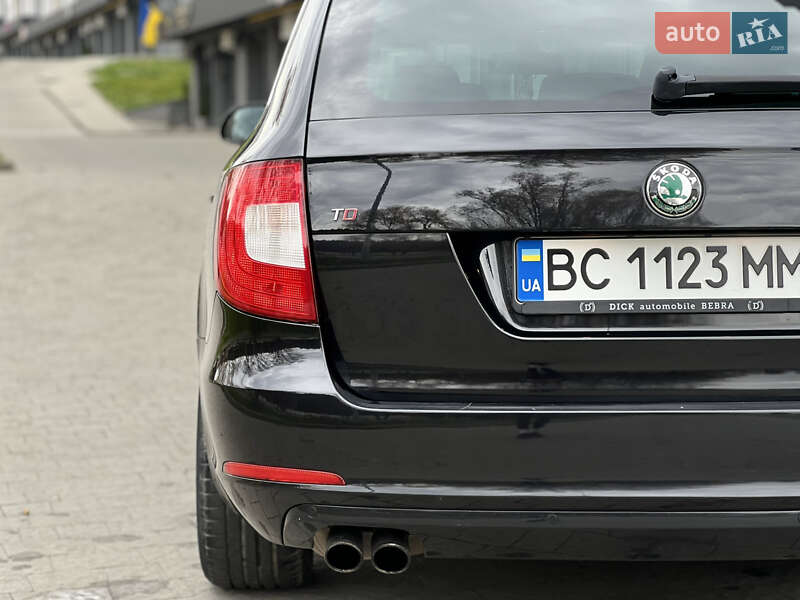 Универсал Skoda Superb 2012 в Новояворовске