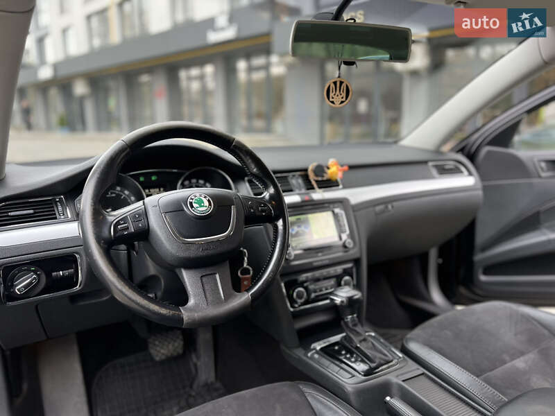 Универсал Skoda Superb 2012 в Новояворовске