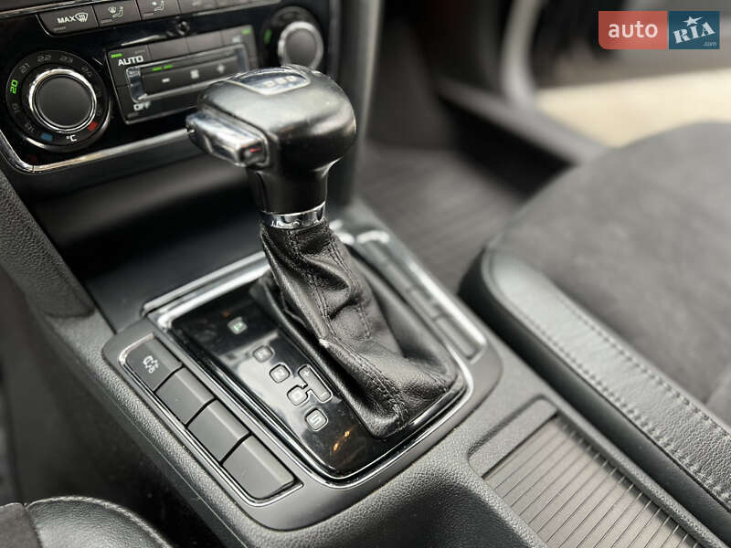 Универсал Skoda Superb 2012 в Новояворовске