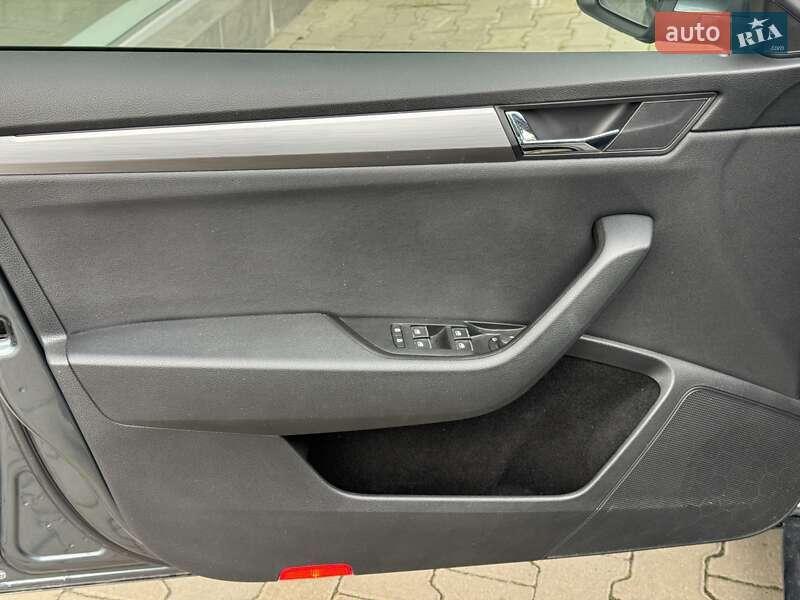 Універсал Skoda Superb 2018 в Чернівцях