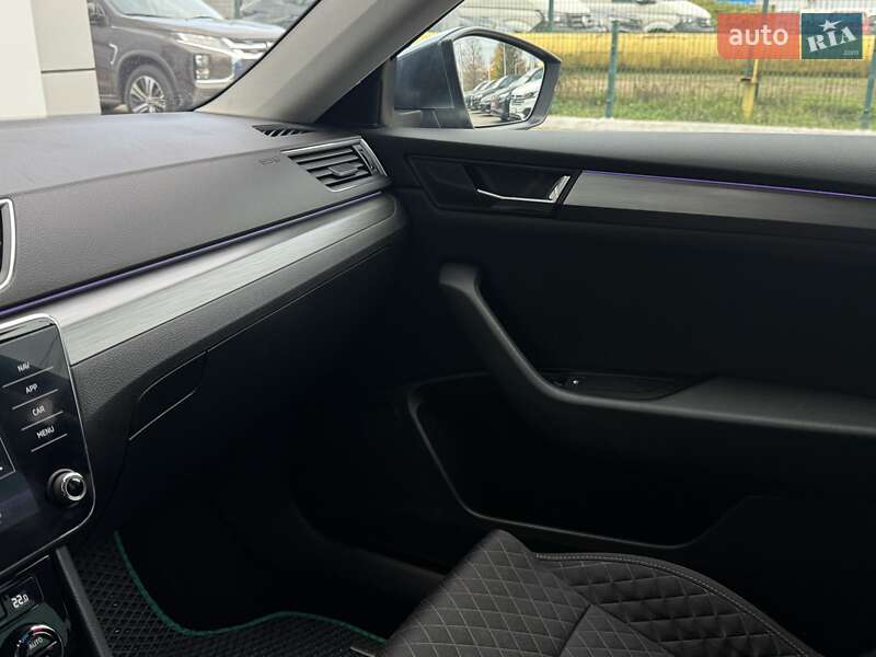 Універсал Skoda Superb 2018 в Чернівцях