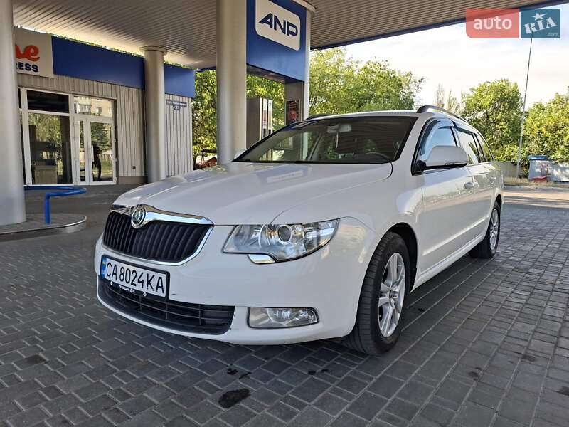 Универсал Skoda Superb 2011 в Николаеве