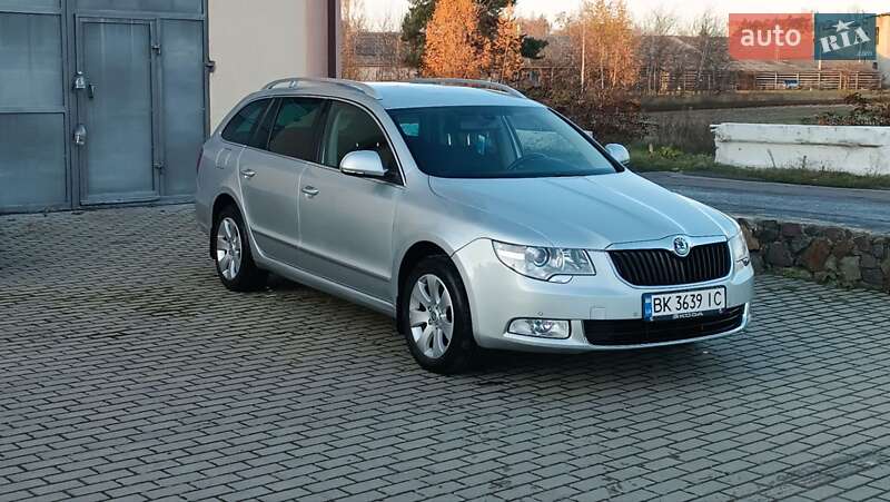 Універсал Skoda Superb 2011 в Сарнах